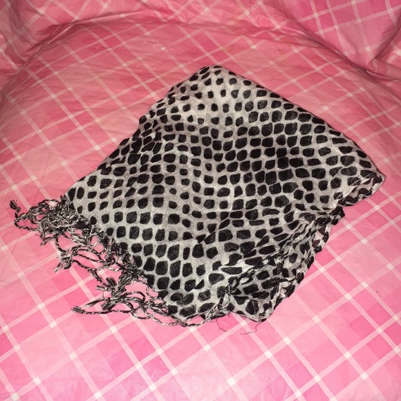 🎈SALE🎈🧣SCARF #11 “BLACK DOTTY”🧣 - Picture 1 of 7